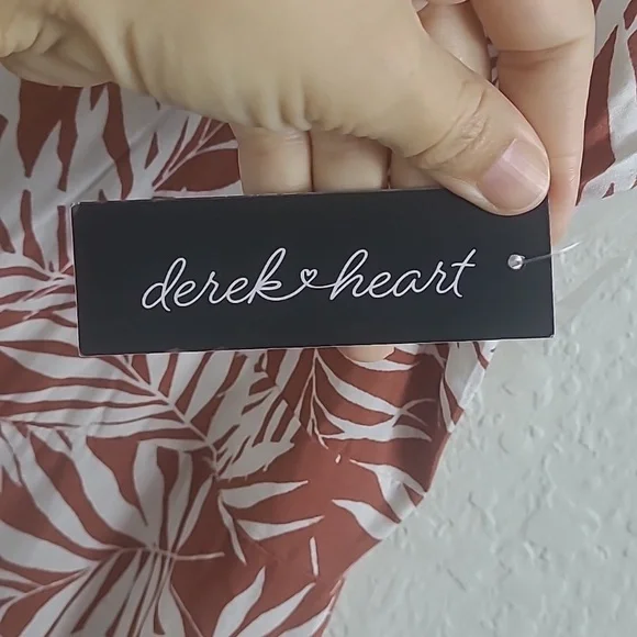 Derek Heart Red and White Leaf Print Jump Suit  Size M - Picture 5 of 9